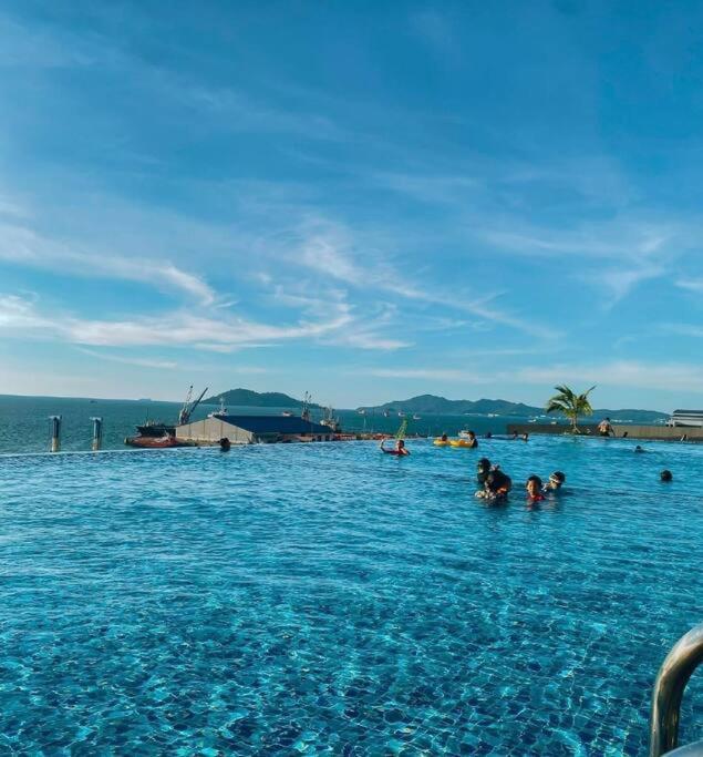 Sea&Pool View Stunning Homestay, Wifi, Netflix Near Malls, Jetty, Convenient Stores 코타키나발루 외부 사진