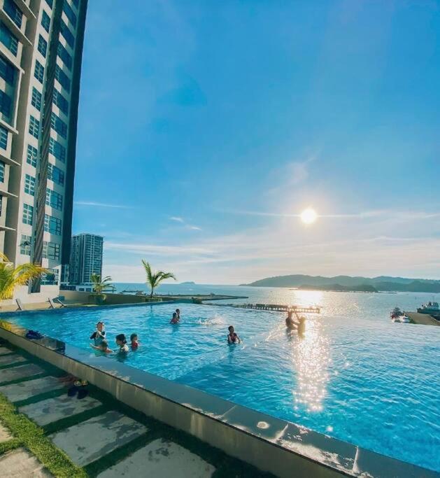 Sea&Pool View Stunning Homestay, Wifi, Netflix Near Malls, Jetty, Convenient Stores 코타키나발루 외부 사진